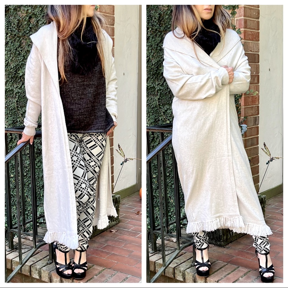 ✨LAST✨Cashmere Italy fabulous comfy soft Cashmere Blend long fringe hem Cardigan - Picture 2 of 7
